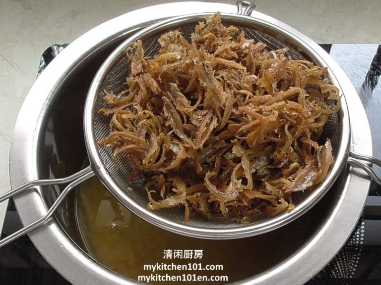 Crispy DeepFried Dried Anchovies (Ikan Bilis)