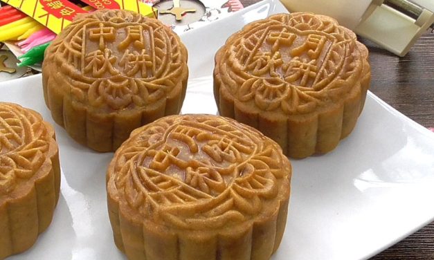 Making Traditional Mooncake with Lotus Seed Paste Filling