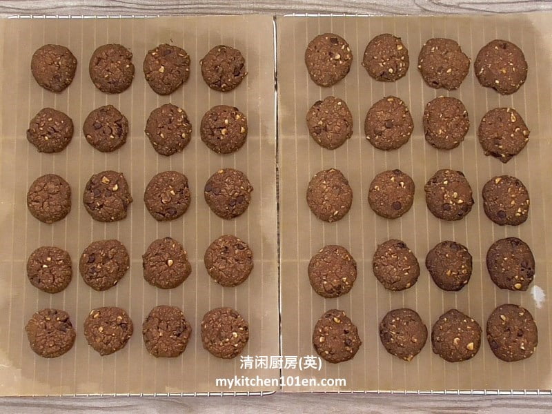 hazelnut-chocolate-chip-cookies10