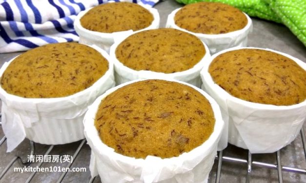 Soft Fluffy Steamed Banana Cupcakes