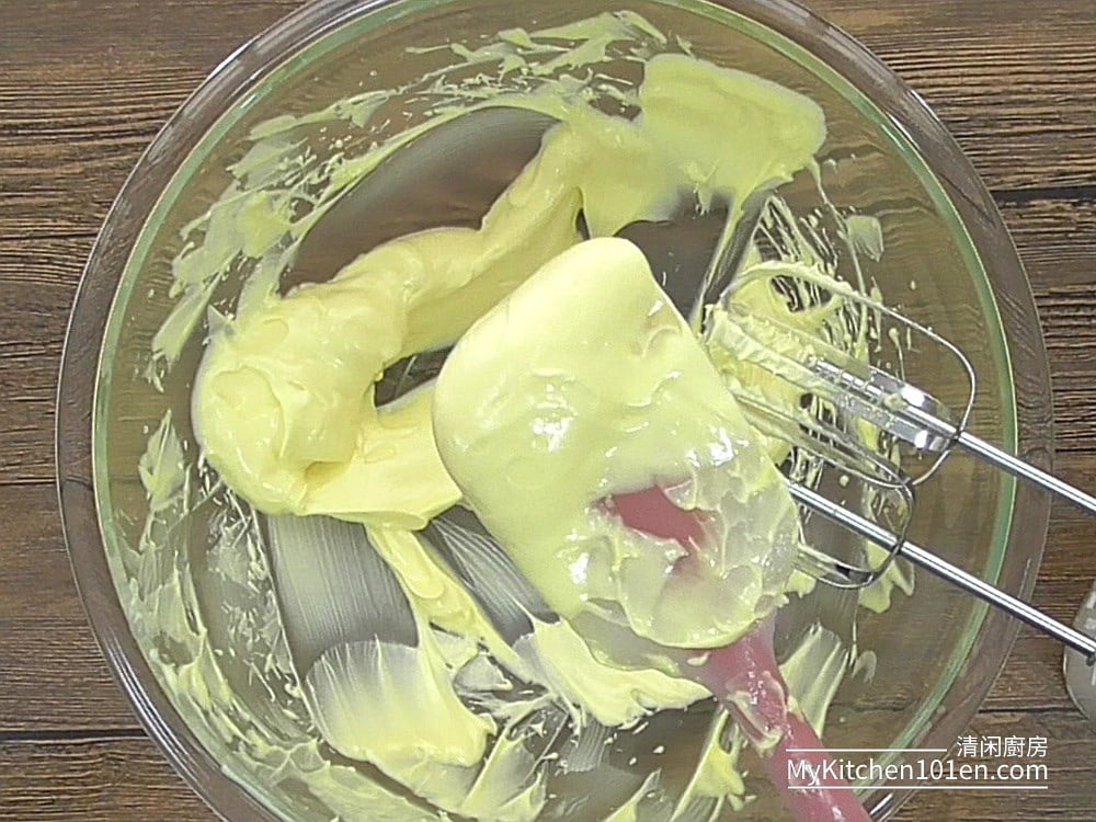 Taiwanese Pineapple Cake