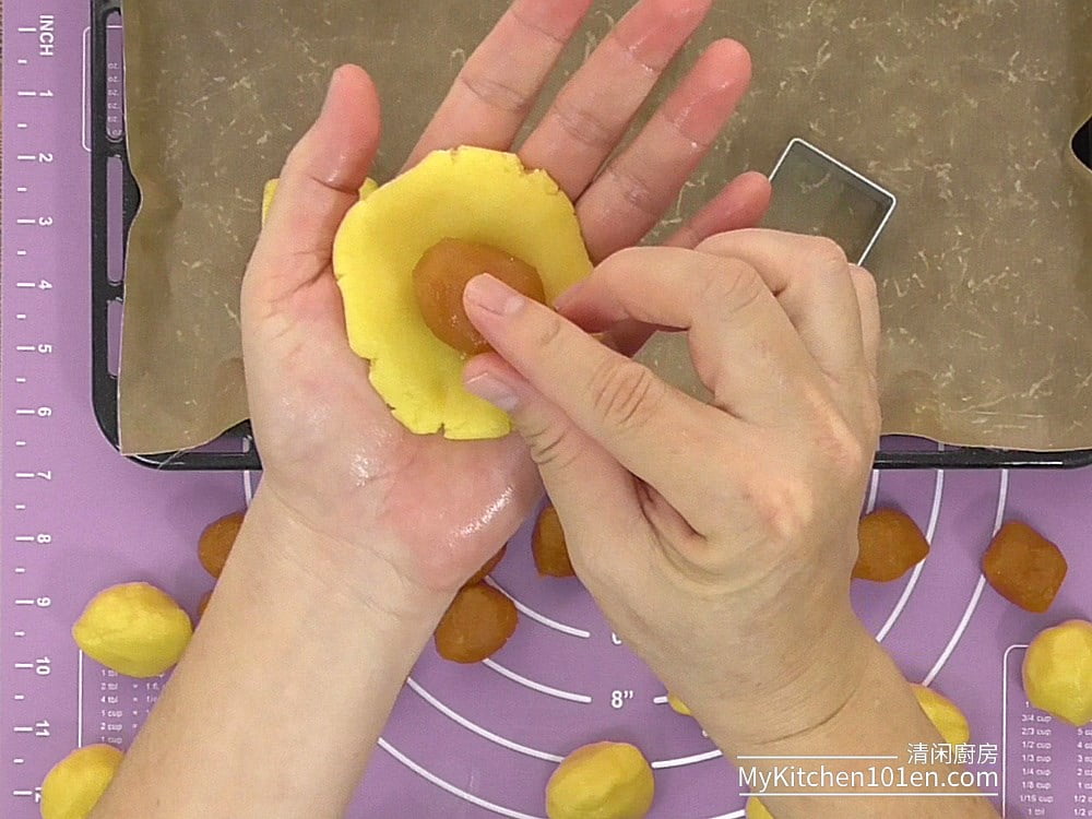 Taiwanese Pineapple Cake