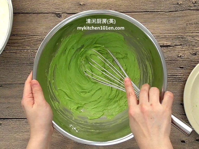 Easy Pandan Rice Cooker Sponge Cake