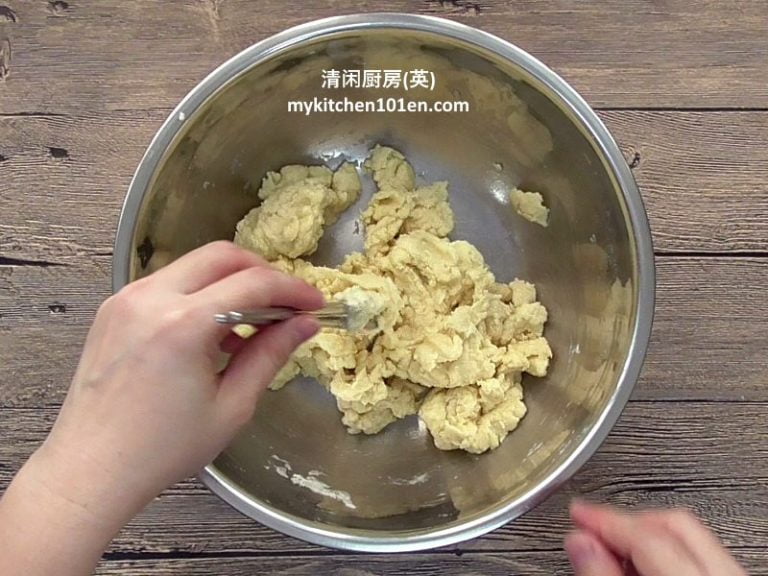 Rich & Creamy Steamed Corn Custard Pao Promises Satisfaction! (Corn