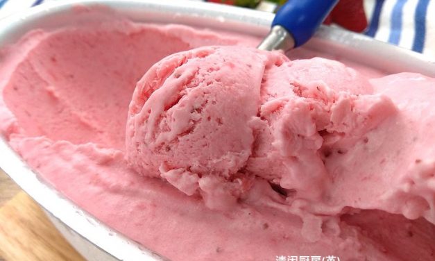 Easy Strawberry Frozen Yogurt Ice-Cream (No Ice-Cream Machine)
