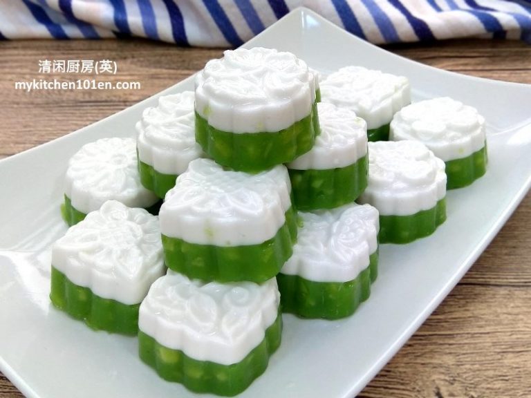 Pandan Coconut Milk Water Chestnut Pudding (Thai Tako)