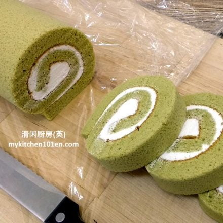 Matcha Swiss Roll Cake (Japanese Green Tea Swiss Roll)