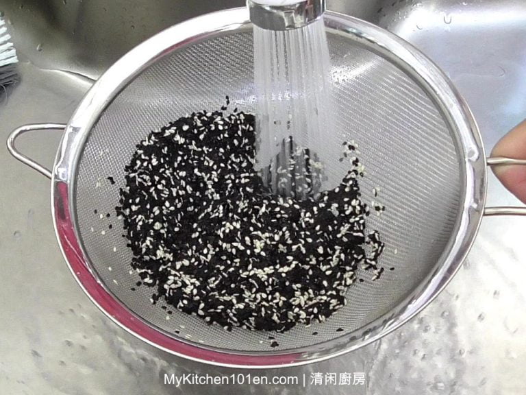 Glutinous Rice Balls with Black Sesame Paste Filling