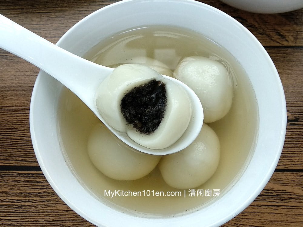 Glutinous Rice Balls with Black Sesame Paste Filling 