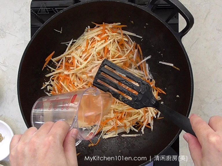 Yummy Traditional Steamed Jicama Crystal Dumpling (Chai Kuih Recipe