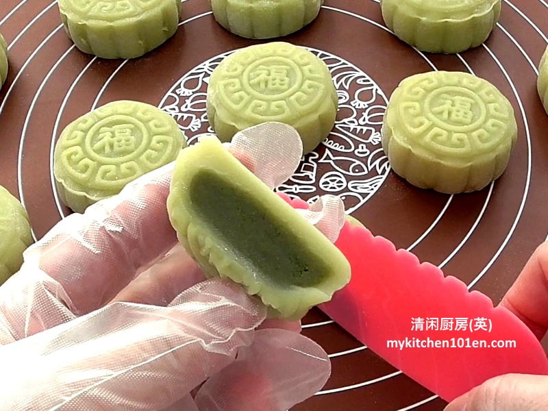 Lovely Matcha Mooncake with Snow Skin (Japanese Green Tea Snow Skin ...