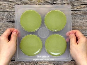 Matcha (Japanese Green Tea) Red Bean Agar-Agar Jelly Mooncakes