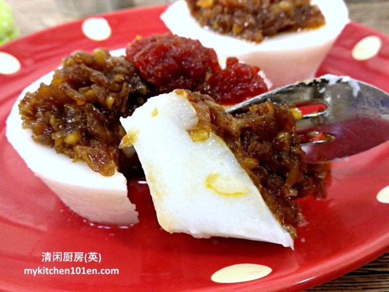 Steamed Rice Pudding (Chwee Kueh) with Chai Poh (White Rice Version