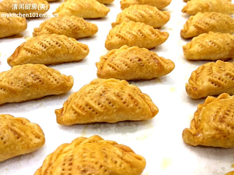 Baked Mini Peanut Puff (Fa Sang Kok Zai)  MyKitchen101en.com