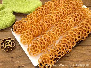 Honeycomb Cookies (Kuih Loyang, Rosette Cookies)