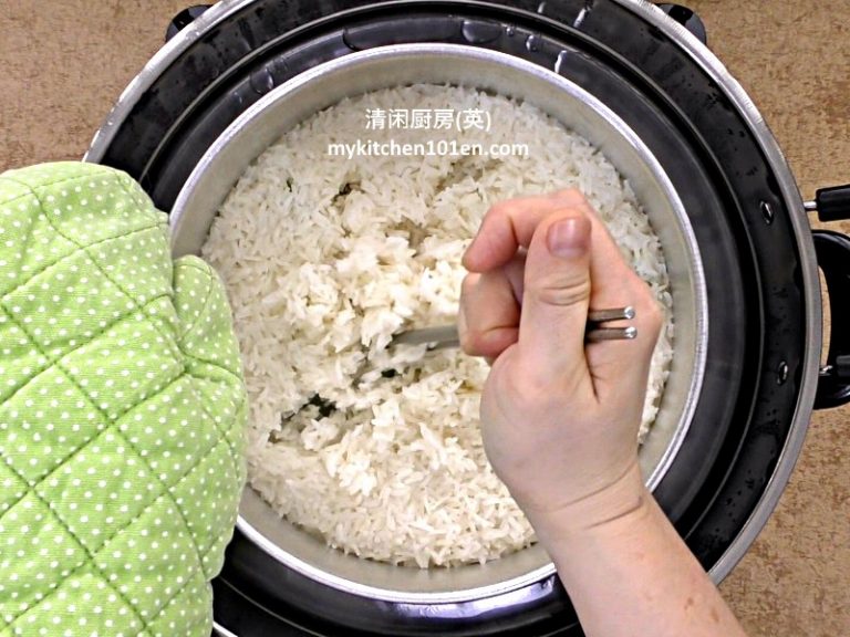 Pulut Inti (Steamed Glutinous Rice with Gula Melaka Coconut Topping ...