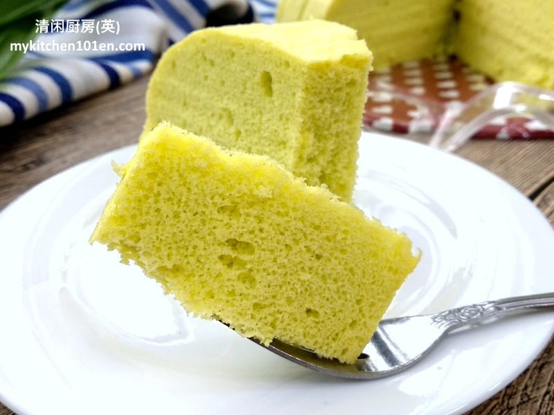 Steamed Sponge Cake with Pandan