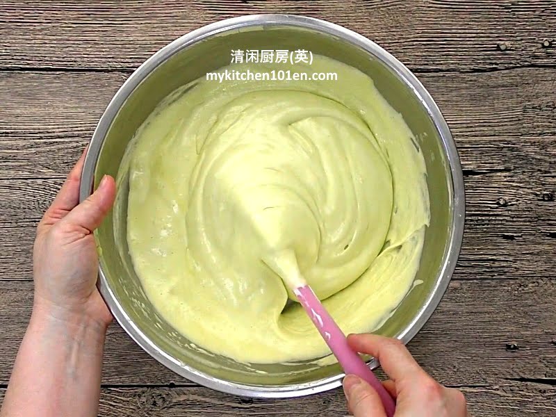 Steamed Sponge Cake with Pandan