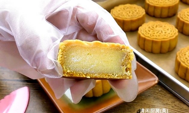 Traditional Durian Mung Bean Paste Mooncakes-Made with Fresh Durian