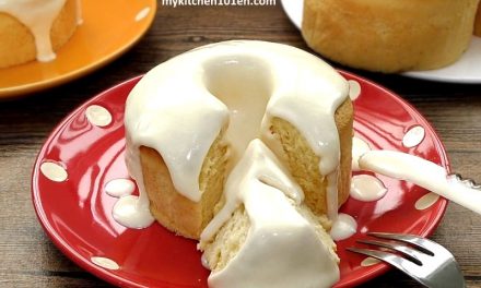 Lemon Sponge Cake with Cream Cheese Cream Topping