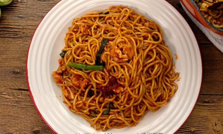 Cooking x2 Spicy Stir-fry Noodle (Mee Goreng Pedas) – Lots of Heat