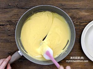 Substitute for salted egg yolk in making mooncakes