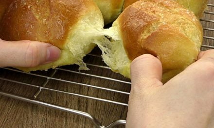 Soft and Fluffy Pandan Sweet Bread (Dinner Rolls) with Bread Machine