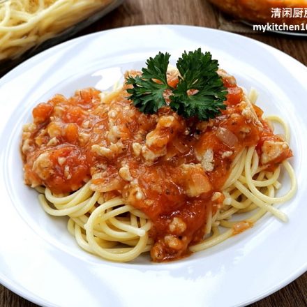 Spaghetti Bolognese with Tomato Chicken Sauce