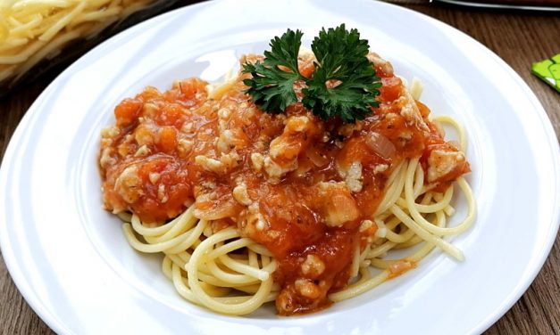 Spaghetti Bolognese with Tomato Chicken Sauce