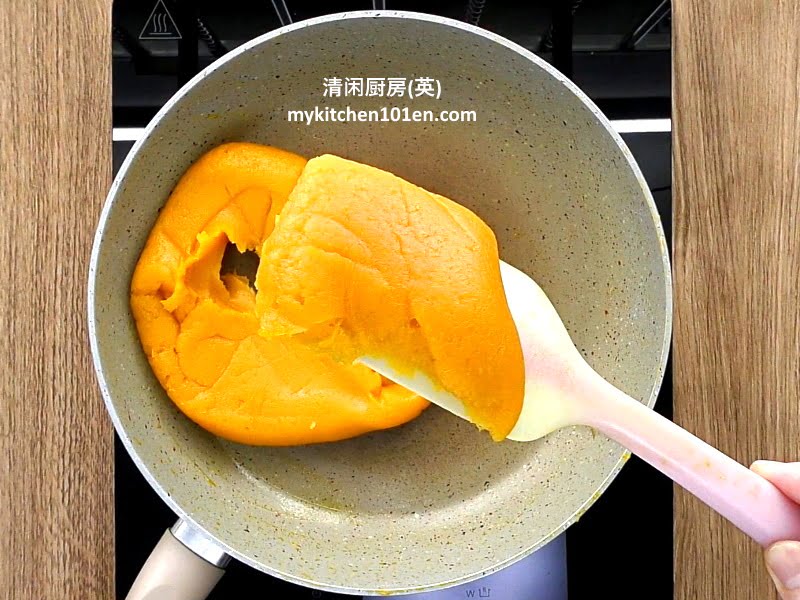 Low-Sugar Pumpkin Orange Sweet Potato Paste Snow Skin Mooncake