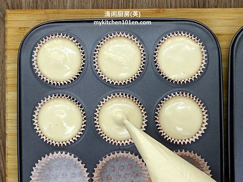 https://mykitchen101en.com/wp-content/uploads/2020/11/mini-baked-egg-sponge-cakes8.jpg.webp