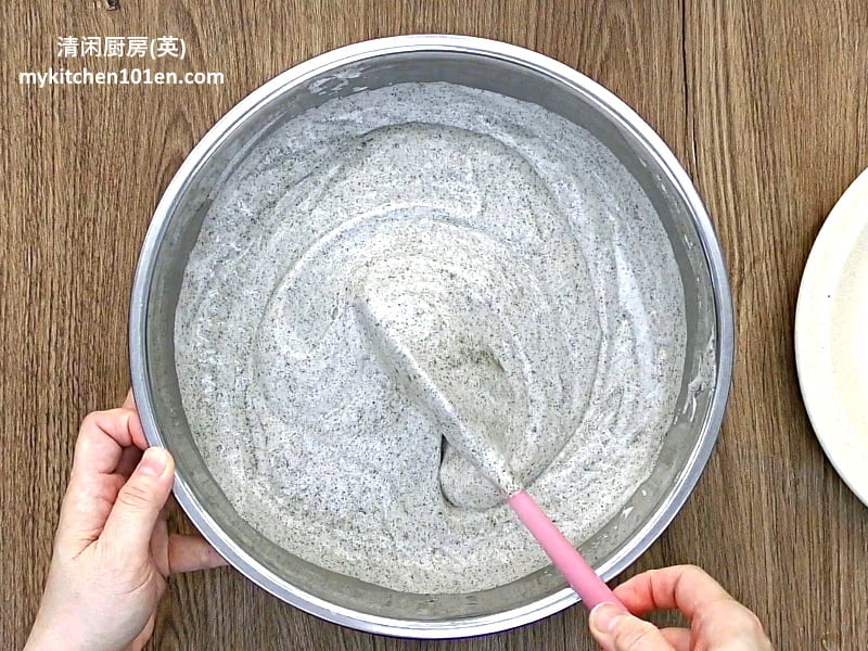 Chiffon Cake with Black Sesame