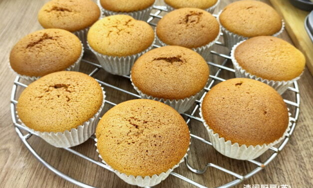 Soft Fluffy Fragrant Coffee Cupcakes (Baked Coffee Egg Sponge Cakes)