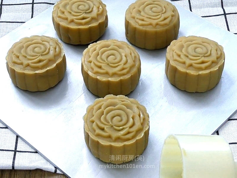 coffee snow skin mooncake