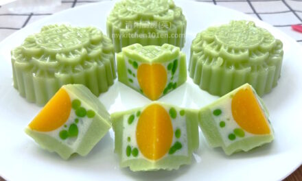 Elegant Delicious Pandan Agar-Agar Mooncake (Pandan Jelly Mooncake)
