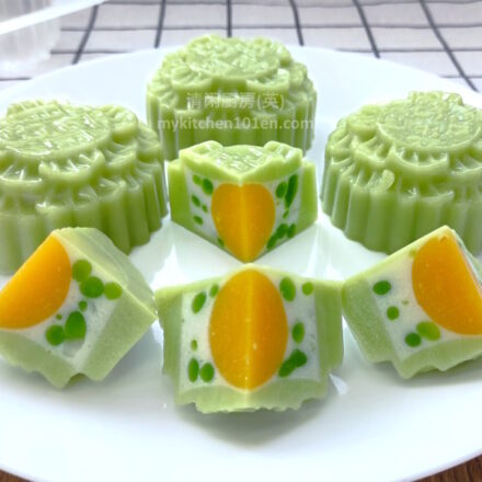 Pandan Agar-agar mooncake