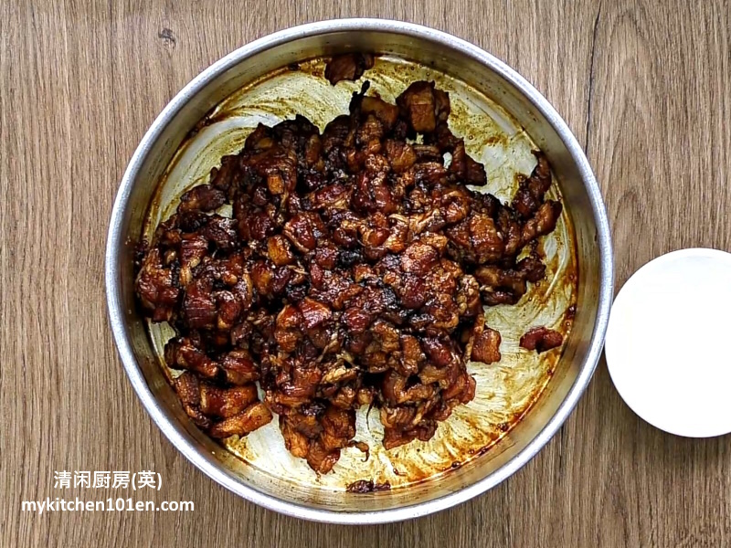 Simple Home-Cooked Dish: Stir-Fry Dark Soy Sauce Pork Belly